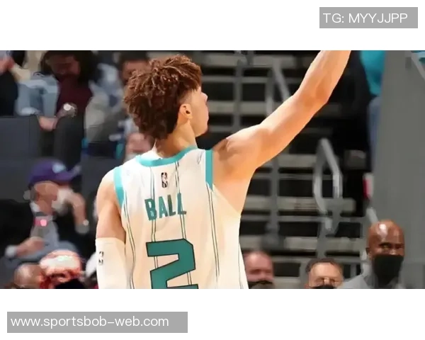 拉梅洛鲍尔表现出色13投8中三分4中8砍下20分助攻6次正负值高达27